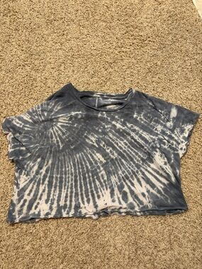 American Eagle Outfitters Navy and White Tie-Dye Cropped Tee